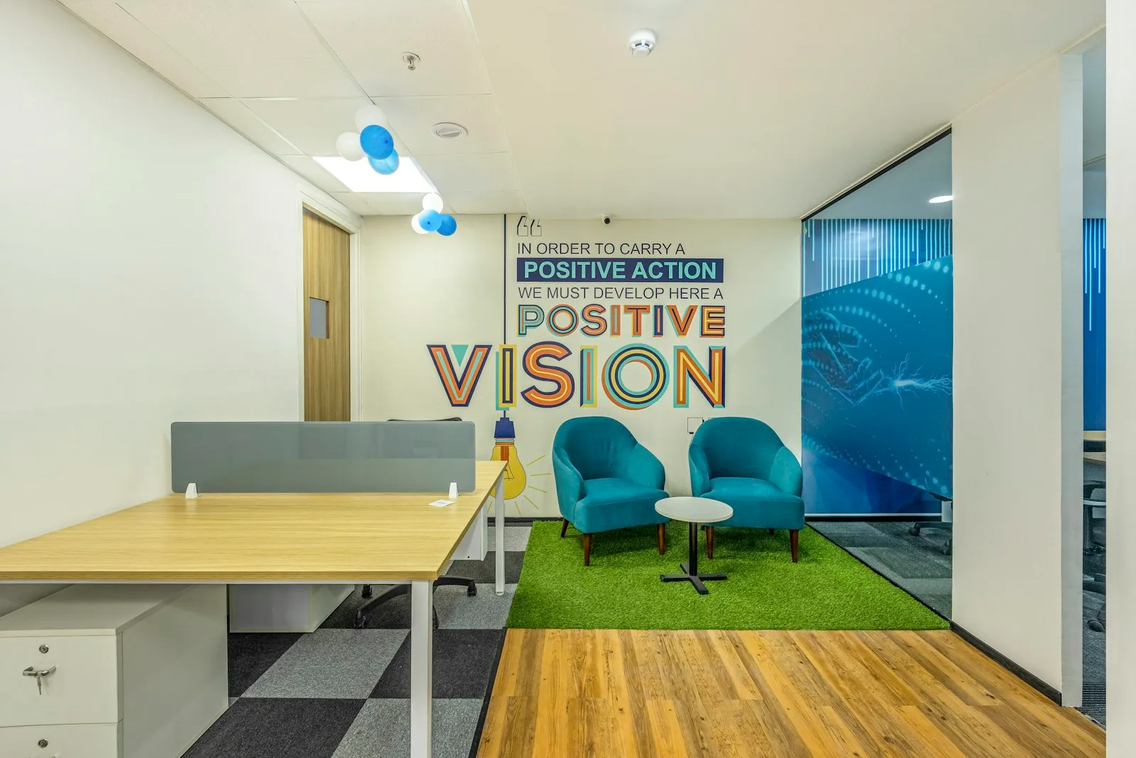 Ruang kantor modern dengan lantai vinyl